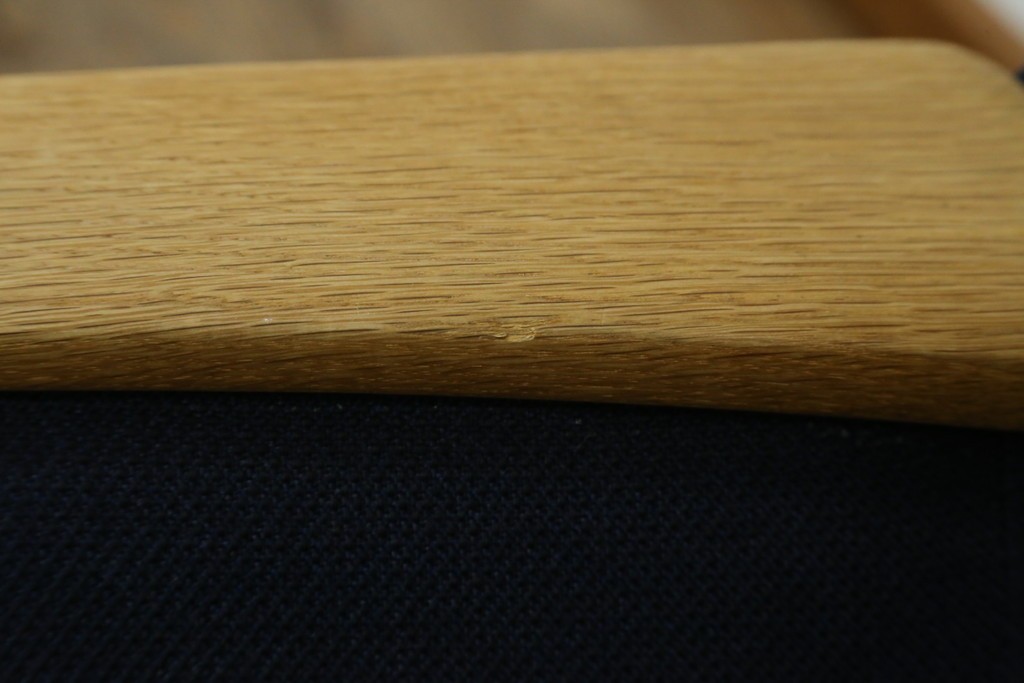 中古　CARL HANSEN & SON(カール・ハンセン&サン)　Hans J. Wegner(ハンス・J・ウェグナー)デザイン CH78　ネックピロー付きママベアチェア(MAMA BEAR CHAIR)　定価約70万円　(R-085777)