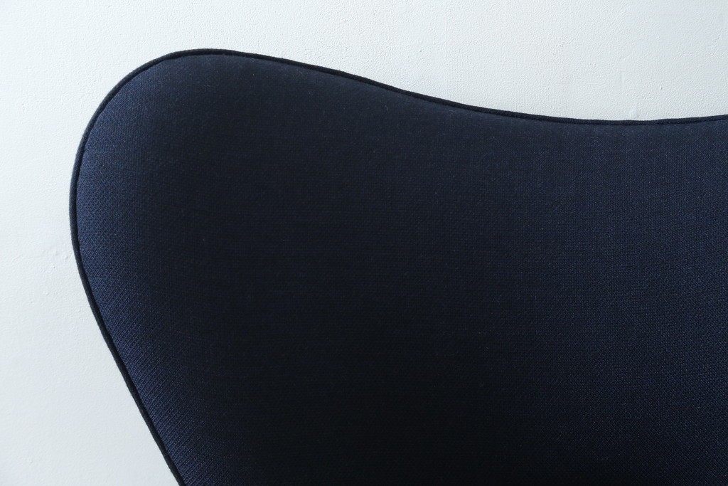 中古　CARL HANSEN & SON(カール・ハンセン&サン)　Hans J. Wegner(ハンス・J・ウェグナー)デザイン CH78　ネックピロー付きママベアチェア(MAMA BEAR CHAIR)　定価約70万円　(R-085777)