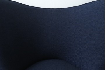 中古　CARL HANSEN & SON(カール・ハンセン&サン)　Hans J. Wegner(ハンス・J・ウェグナー)デザイン CH78　ネックピロー付きママベアチェア(MAMA BEAR CHAIR)　定価約70万円　(R-085777)