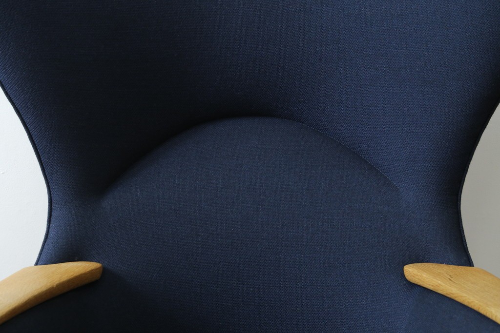 中古　CARL HANSEN & SON(カール・ハンセン&サン)　Hans J. Wegner(ハンス・J・ウェグナー)デザイン CH78　ネックピロー付きママベアチェア(MAMA BEAR CHAIR)　定価約70万円　(R-085777)