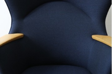 中古　CARL HANSEN & SON(カール・ハンセン&サン)　Hans J. Wegner(ハンス・J・ウェグナー)デザイン CH78　ネックピロー付きママベアチェア(MAMA BEAR CHAIR)　定価約70万円　(R-085777)