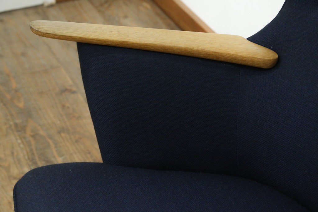 中古　CARL HANSEN & SON(カール・ハンセン&サン)　Hans J. Wegner(ハンス・J・ウェグナー)デザイン CH78　ネックピロー付きママベアチェア(MAMA BEAR CHAIR)　定価約70万円　(R-085777)