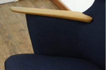 中古　CARL HANSEN & SON(カール・ハンセン&サン)　Hans J. Wegner(ハンス・J・ウェグナー)デザイン CH78　ネックピロー付きママベアチェア(MAMA BEAR CHAIR)　定価約70万円　(R-085777)