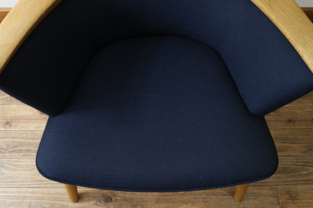 中古　CARL HANSEN & SON(カール・ハンセン&サン)　Hans J. Wegner(ハンス・J・ウェグナー)デザイン CH78　ネックピロー付きママベアチェア(MAMA BEAR CHAIR)　定価約70万円　(R-085777)