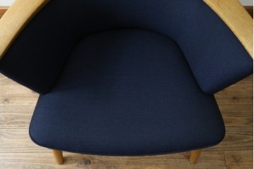 中古　CARL HANSEN & SON(カール・ハンセン&サン)　Hans J. Wegner(ハンス・J・ウェグナー)デザイン CH78　ネックピロー付きママベアチェア(MAMA BEAR CHAIR)　定価約70万円　(R-085777)