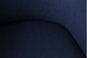 中古　CARL HANSEN & SON(カール・ハンセン&サン)　Hans J. Wegner(ハンス・J・ウェグナー)デザイン CH78　ネックピロー付きママベアチェア(MAMA BEAR CHAIR)　定価約70万円　(R-085777)