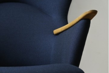 中古　CARL HANSEN & SON(カール・ハンセン&サン)　Hans J. Wegner(ハンス・J・ウェグナー)デザイン CH78　ネックピロー付きママベアチェア(MAMA BEAR CHAIR)　定価約70万円　(R-085777)