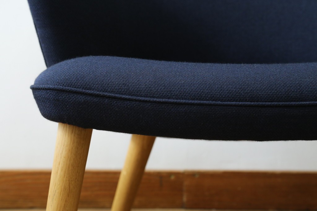 中古　CARL HANSEN & SON(カール・ハンセン&サン)　Hans J. Wegner(ハンス・J・ウェグナー)デザイン CH78　ネックピロー付きママベアチェア(MAMA BEAR CHAIR)　定価約70万円　(R-085777)