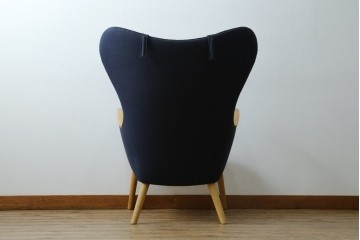 中古　CARL HANSEN & SON(カール・ハンセン&サン)　Hans J. Wegner(ハンス・J・ウェグナー)デザイン CH78　ネックピロー付きママベアチェア(MAMA BEAR CHAIR)　定価約70万円　(R-085777)