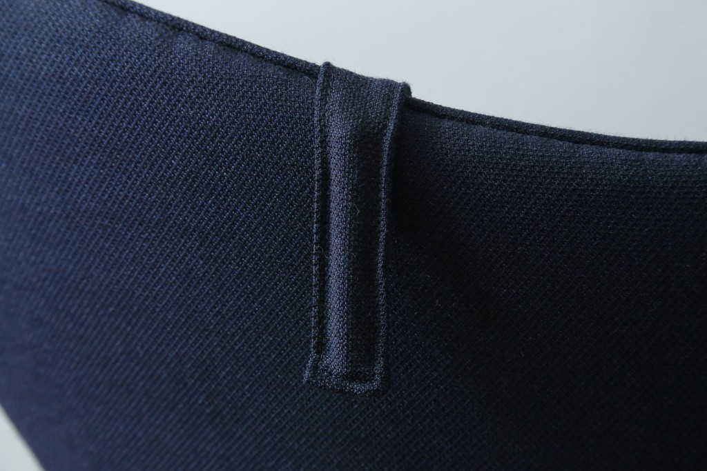 中古　CARL HANSEN & SON(カール・ハンセン&サン)　Hans J. Wegner(ハンス・J・ウェグナー)デザイン CH78　ネックピロー付きママベアチェア(MAMA BEAR CHAIR)　定価約70万円　(R-085777)