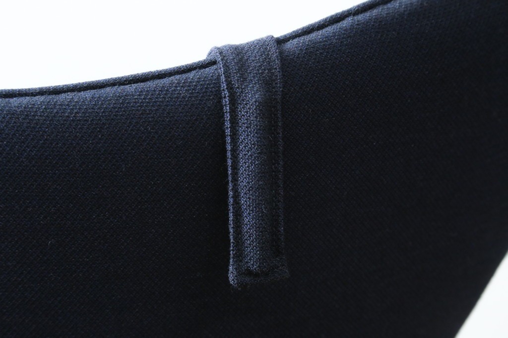 中古　CARL HANSEN & SON(カール・ハンセン&サン)　Hans J. Wegner(ハンス・J・ウェグナー)デザイン CH78　ネックピロー付きママベアチェア(MAMA BEAR CHAIR)　定価約70万円　(R-085777)