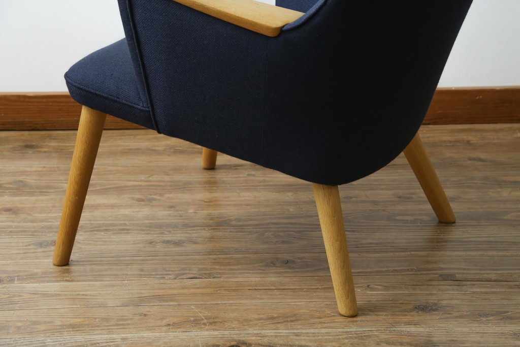 中古　CARL HANSEN & SON(カール・ハンセン&サン)　Hans J. Wegner(ハンス・J・ウェグナー)デザイン CH78　ネックピロー付きママベアチェア(MAMA BEAR CHAIR)　定価約70万円　(R-085777)