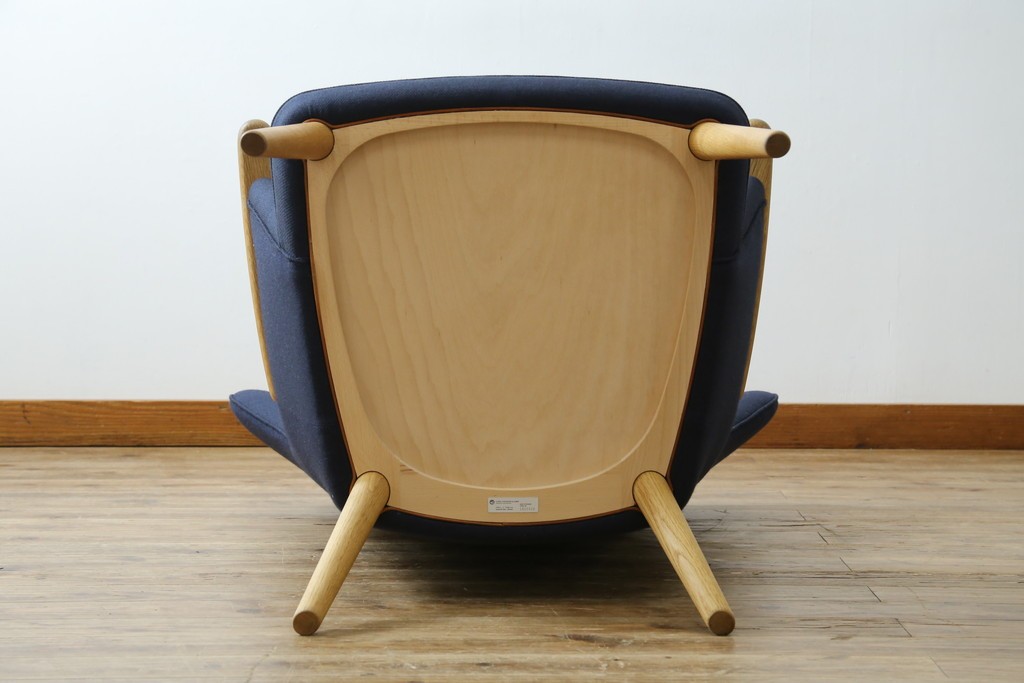 中古　CARL HANSEN & SON(カール・ハンセン&サン)　Hans J. Wegner(ハンス・J・ウェグナー)デザイン CH78　ネックピロー付きママベアチェア(MAMA BEAR CHAIR)　定価約70万円　(R-085777)