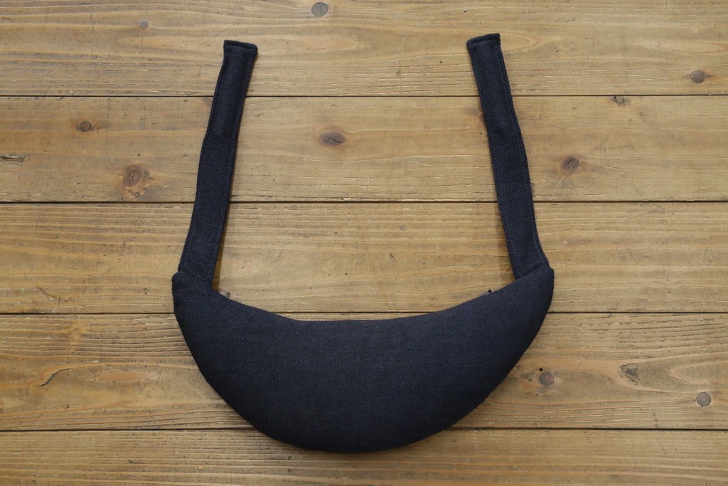 中古　CARL HANSEN & SON(カール・ハンセン&サン)　Hans J. Wegner(ハンス・J・ウェグナー)デザイン CH78　ネックピロー付きママベアチェア(MAMA BEAR CHAIR)　定価約70万円　(R-085777)