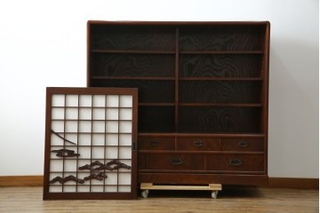 中古　美品　希少デザイン　駿河民芸　富士・松・帆船の彫刻入り障子戸の茶箪笥　(R-085779)