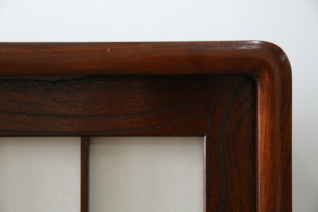 中古　美品　希少デザイン　駿河民芸　富士・松・帆船の彫刻入り障子戸の茶箪笥　(R-085779)