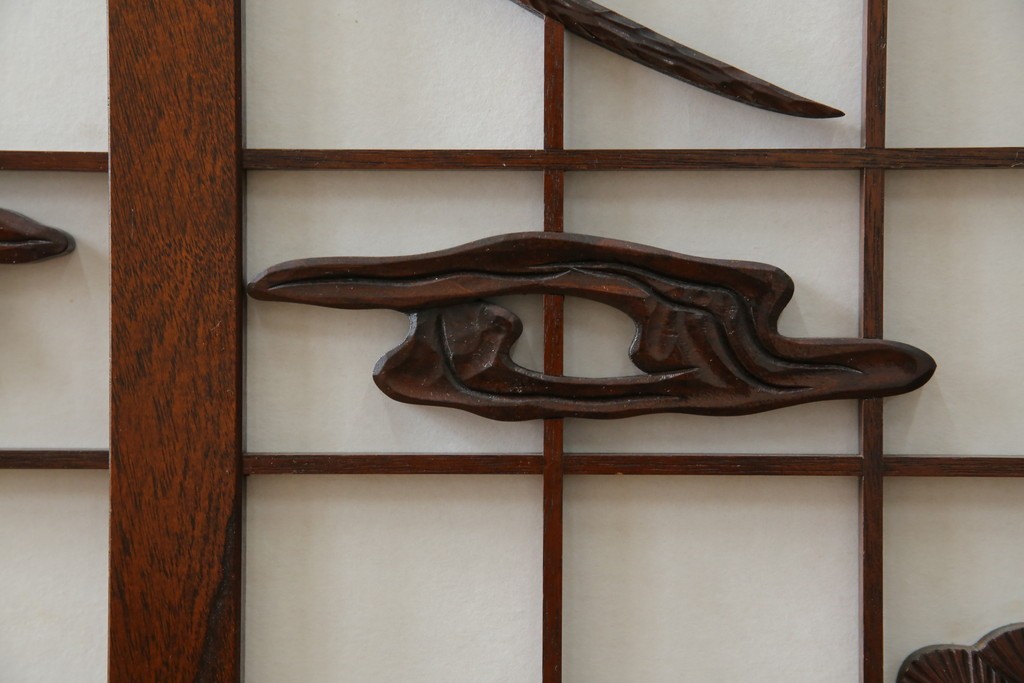 中古　美品　希少デザイン　駿河民芸　富士・松・帆船の彫刻入り障子戸の茶箪笥　(R-085779)