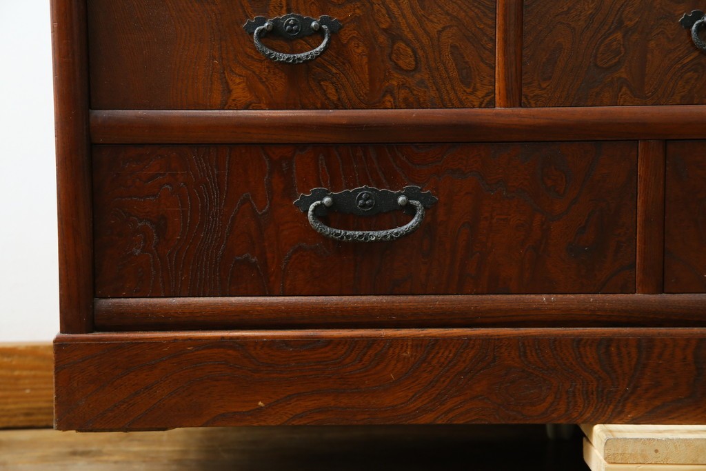 中古　美品　希少デザイン　駿河民芸　富士・松・帆船の彫刻入り障子戸の茶箪笥　(R-085779)