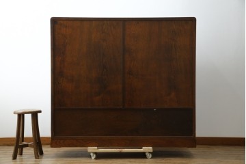 中古　美品　希少デザイン　駿河民芸　富士・松・帆船の彫刻入り障子戸の茶箪笥　(R-085779)