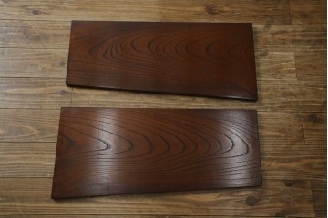 中古　美品　希少デザイン　駿河民芸　富士・松・帆船の彫刻入り障子戸の茶箪笥　(R-085779)