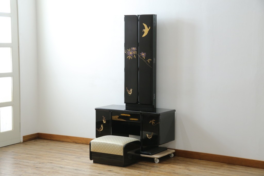 中古　美品　輪島塗り　花に雀の図が描かれた三面鏡台とスツールのセット　定価約180万円　(R-085780)