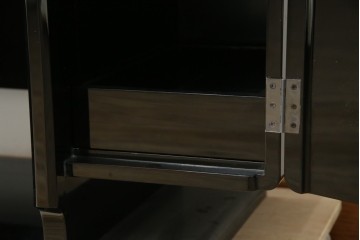 中古　美品　輪島塗り　花に雀の図が描かれた三面鏡台とスツールのセット　定価約180万円　(R-085780)