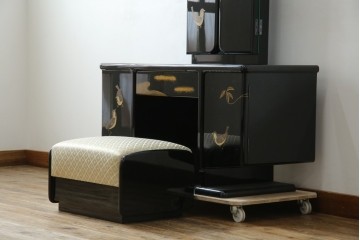 中古　美品　輪島塗り　花に雀の図が描かれた三面鏡台とスツールのセット　定価約180万円　(R-085780)