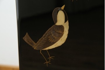 中古　美品　輪島塗り　花に雀の図が描かれた三面鏡台とスツールのセット　定価約180万円　(R-085780)