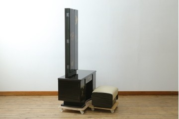 中古　美品　輪島塗り　花に雀の図が描かれた三面鏡台とスツールのセット　定価約180万円　(R-085780)