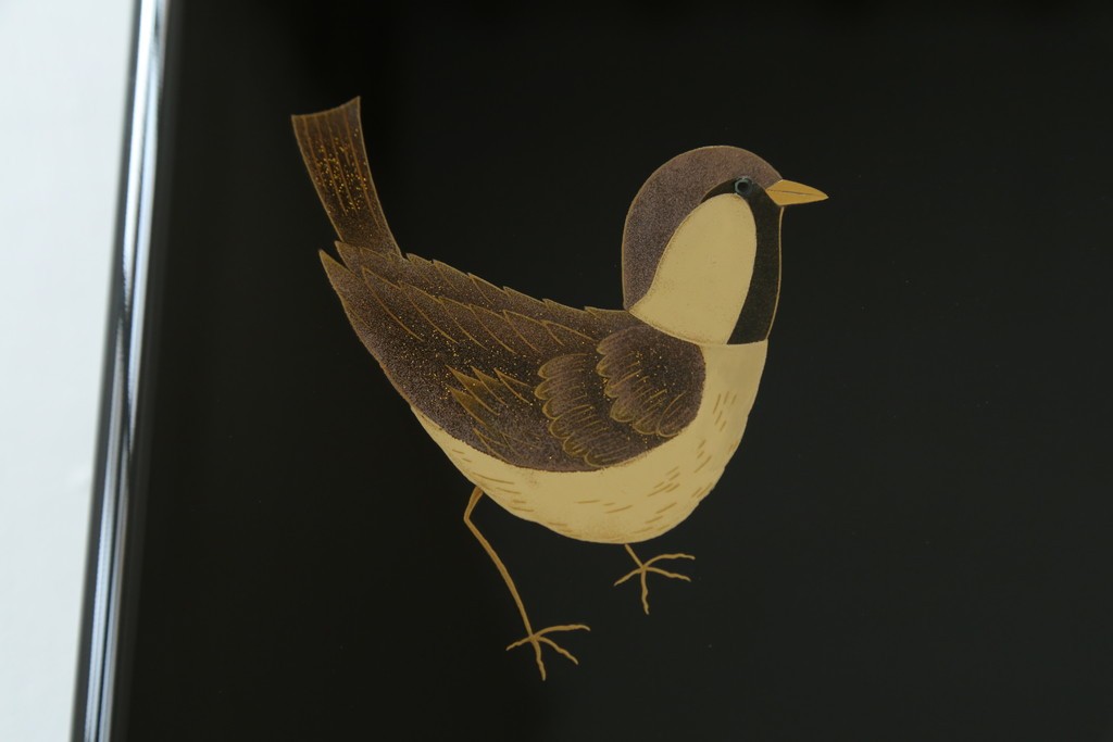 中古　美品　輪島塗り　花に雀の図が描かれた三面鏡台とスツールのセット　定価約180万円　(R-085780)