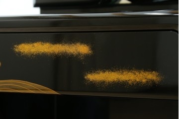 中古　美品　輪島塗り　花に雀の図が描かれた三面鏡台とスツールのセット　定価約180万円　(R-085780)