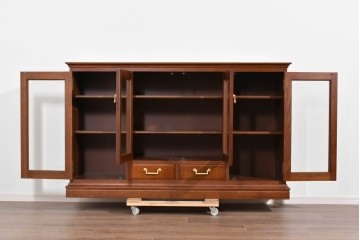 中古　美品　希少な廃番品　maruni(マルニ木工)　地中海ロイヤルシリーズ(ROYAL)　ゴールドの取手と面取り加工が上品なサイドボード　定価30万円相当　(R-085782)