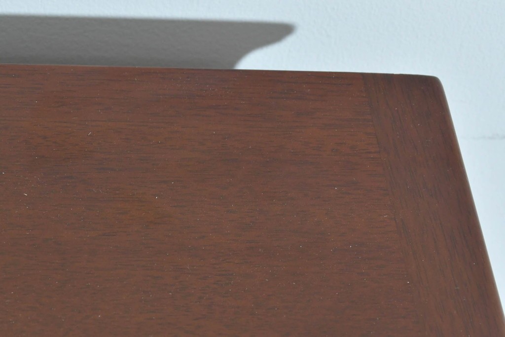 中古　美品　希少な廃番品　maruni(マルニ木工)　地中海ロイヤルシリーズ(ROYAL)　ゴールドの取手と面取り加工が上品なサイドボード　定価30万円相当　(R-085782)