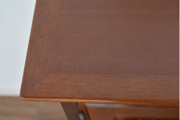 中古　美品　希少な廃番品　maruni(マルニ木工)　地中海ロイヤルシリーズ(ROYAL)　ゴールドの取手と面取り加工が上品なサイドボード　定価30万円相当　(R-085782)