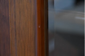 中古　美品　希少な廃番品　maruni(マルニ木工)　地中海ロイヤルシリーズ(ROYAL)　ゴールドの取手と面取り加工が上品なサイドボード　定価30万円相当　(R-085782)