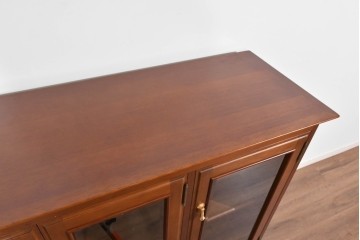 中古　美品　希少な廃番品　maruni(マルニ木工)　地中海ロイヤルシリーズ(ROYAL)　ゴールドの取手と面取り加工が上品なサイドボード　定価30万円相当　(R-085782)