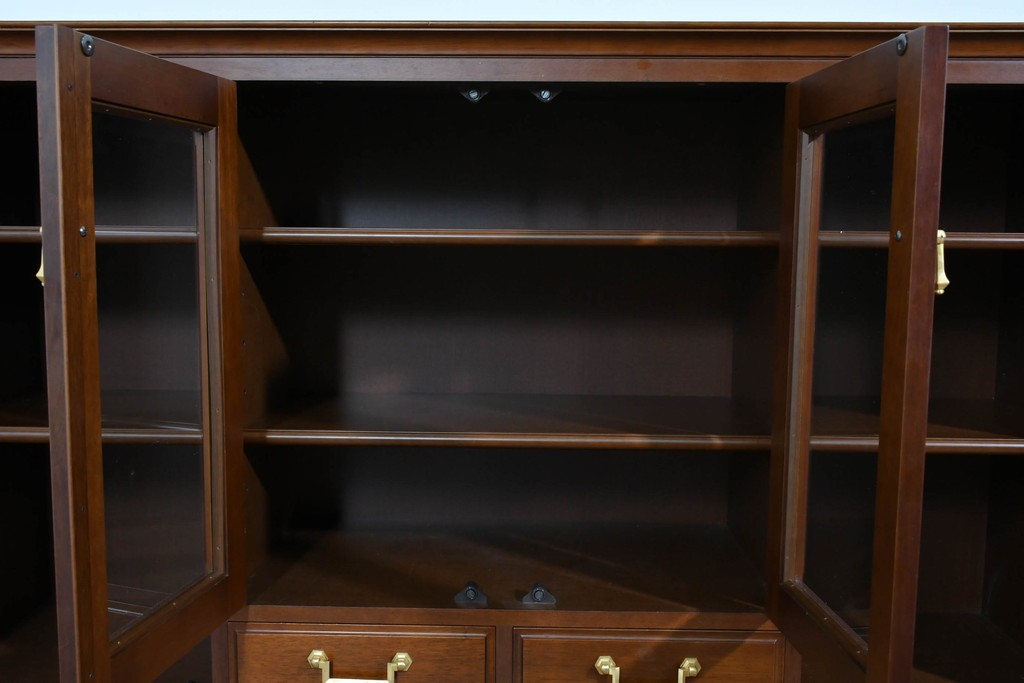 中古　美品　希少な廃番品　maruni(マルニ木工)　地中海ロイヤルシリーズ(ROYAL)　ゴールドの取手と面取り加工が上品なサイドボード　定価30万円相当　(R-085782)