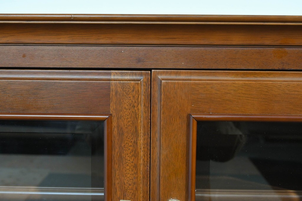 中古　美品　希少な廃番品　maruni(マルニ木工)　地中海ロイヤルシリーズ(ROYAL)　ゴールドの取手と面取り加工が上品なサイドボード　定価30万円相当　(R-085782)