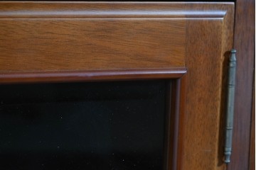 中古　美品　希少な廃番品　maruni(マルニ木工)　地中海ロイヤルシリーズ(ROYAL)　ゴールドの取手と面取り加工が上品なサイドボード　定価30万円相当　(R-085782)