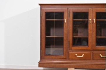 中古　美品　希少な廃番品　maruni(マルニ木工)　地中海ロイヤルシリーズ(ROYAL)　ゴールドの取手と面取り加工が上品なサイドボード　定価30万円相当　(R-085782)