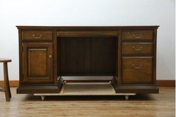 中古　職人手作り　高級品　府中家具　重厚な意匠のプレジデントデスク　定価推定約40万円　(R-085784)