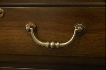 中古　職人手作り　高級品　府中家具　重厚な意匠のプレジデントデスク　定価推定約40万円　(R-085784)