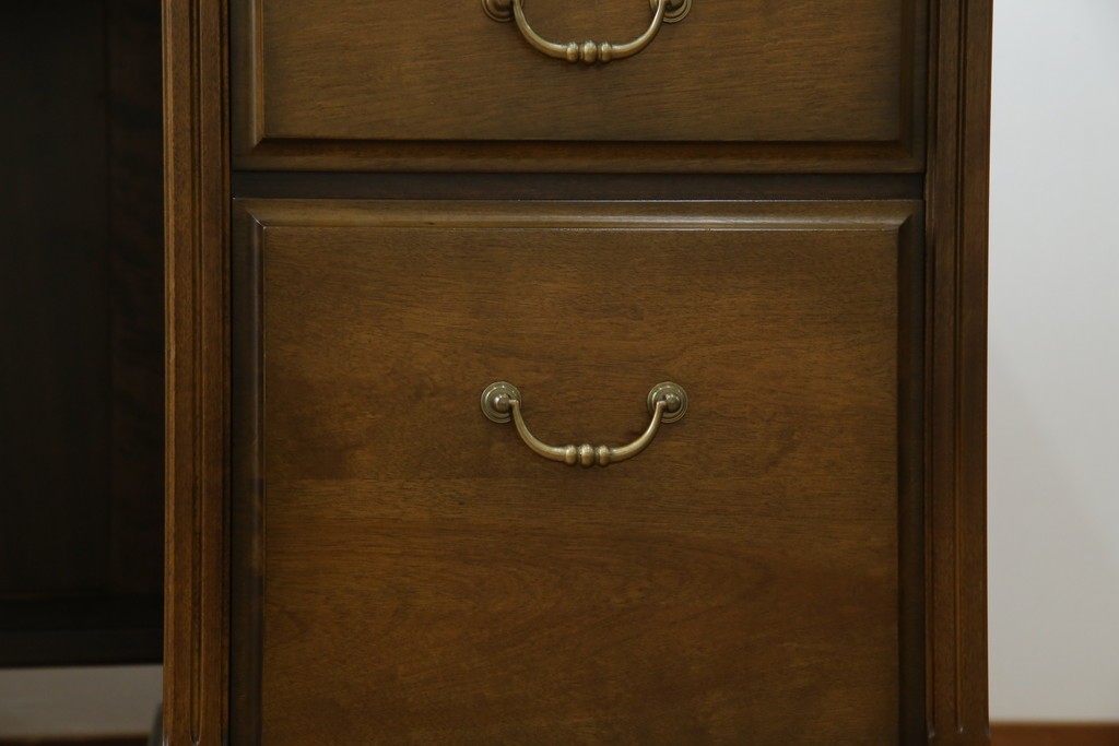 中古　職人手作り　高級品　府中家具　重厚な意匠のプレジデントデスク　定価推定約40万円　(R-085784)