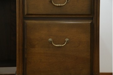 中古　職人手作り　高級品　府中家具　重厚な意匠のプレジデントデスク　定価推定約40万円　(R-085784)