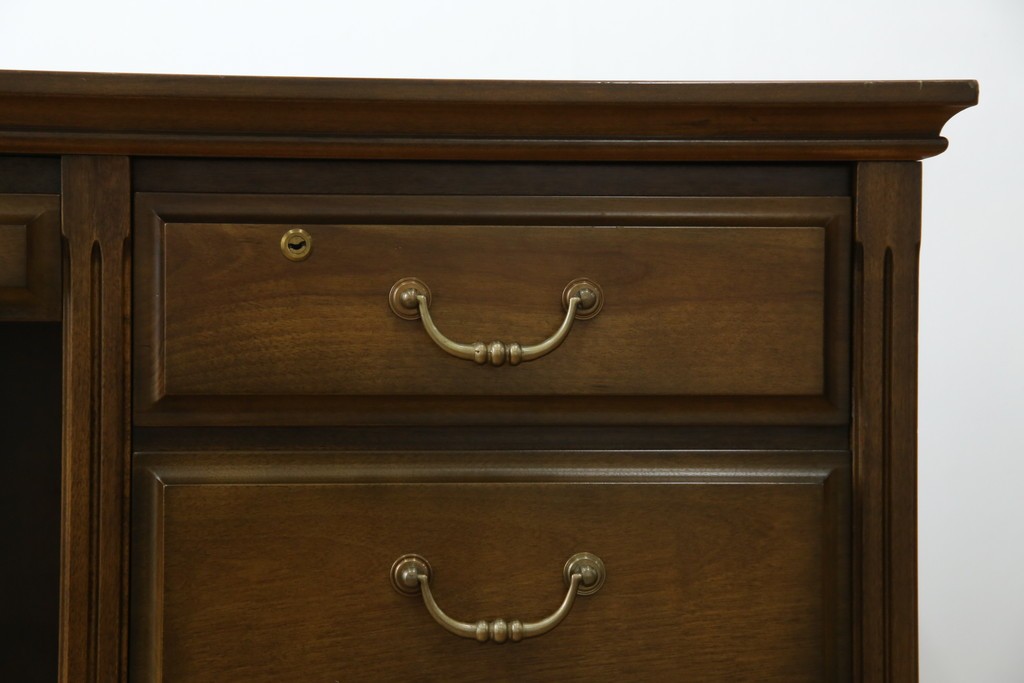 中古　職人手作り　高級品　府中家具　重厚な意匠のプレジデントデスク　定価推定約40万円　(R-085784)