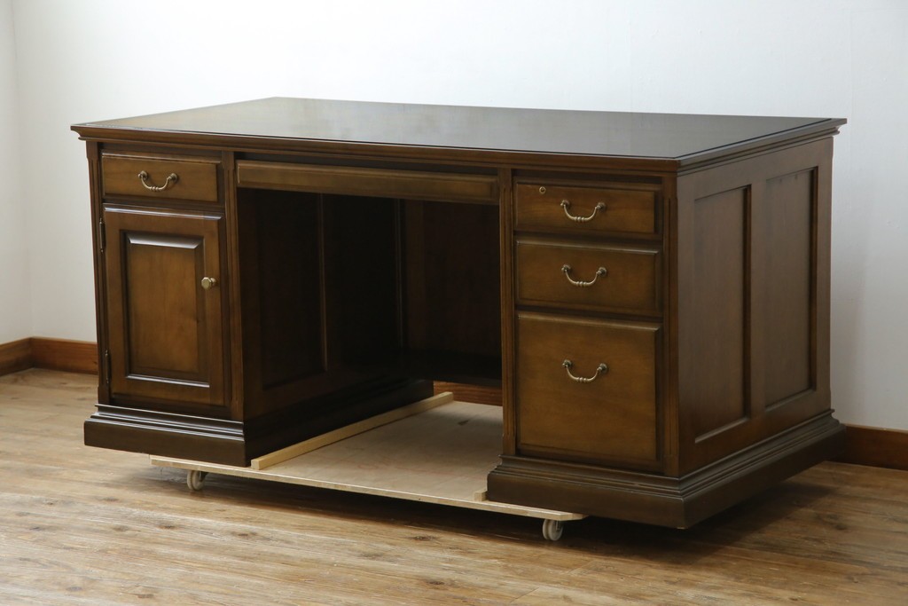中古　職人手作り　高級品　府中家具　重厚な意匠のプレジデントデスク　定価推定約40万円　(R-085784)