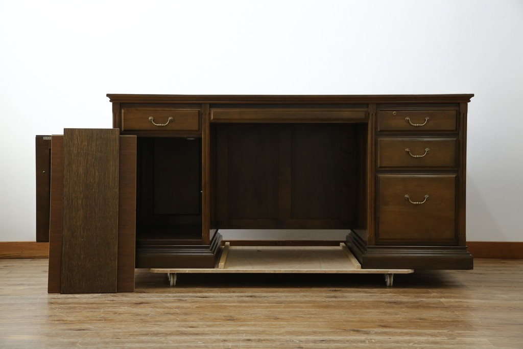 中古　職人手作り　高級品　府中家具　重厚な意匠のプレジデントデスク　定価推定約40万円　(R-085784)