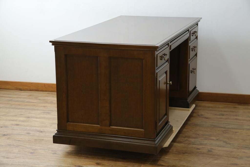 中古　職人手作り　高級品　府中家具　重厚な意匠のプレジデントデスク　定価推定約40万円　(R-085784)