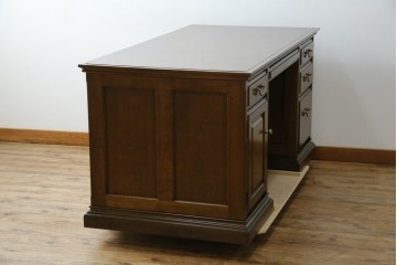 中古　職人手作り　高級品　府中家具　重厚な意匠のプレジデントデスク　定価推定約40万円　(R-085784)