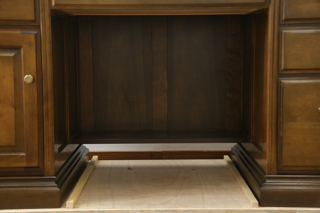 中古　職人手作り　高級品　府中家具　重厚な意匠のプレジデントデスク　定価推定約40万円　(R-085784)